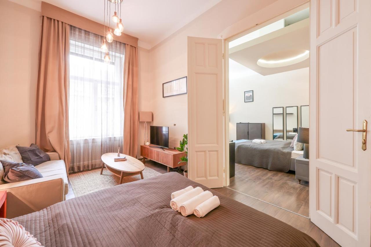 Deluxe Central Apartment With 4Bedrm 2 Bathrm Budapest Eksteriør billede